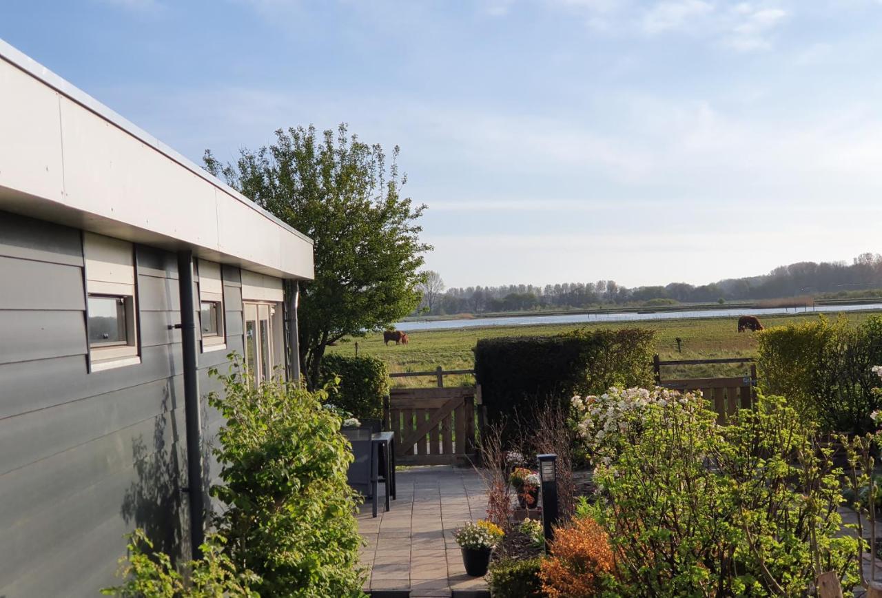 Cottage Geestmerambacht, Een Nieuw Vrijstaande Sfeervol En Landelijk Gelegen Vakantiewoning Koedijk Dış mekan fotoğraf